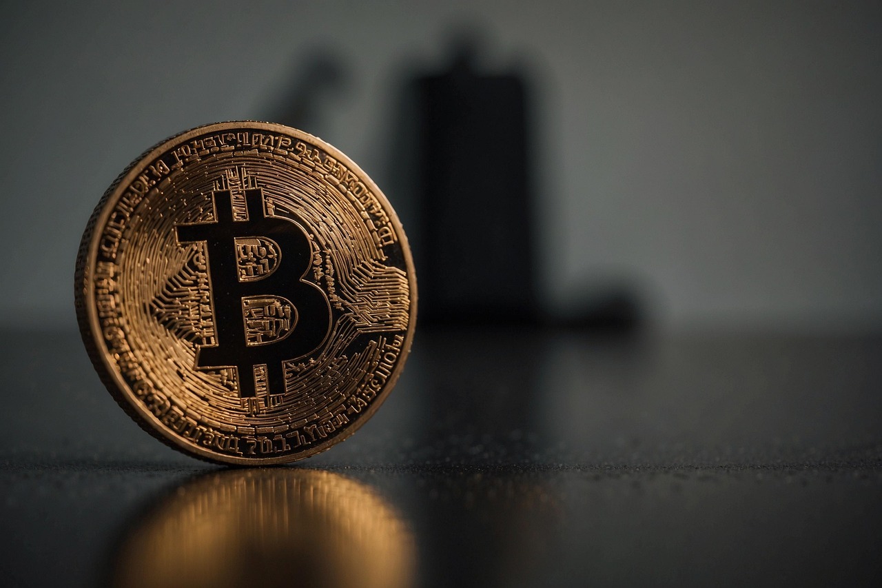 黄金再飙新高！数据：比特币通常在100~150天内跟进拉涨